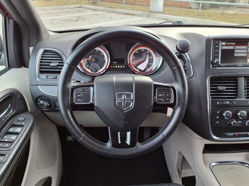 Used 2017 Dodge Grand Caravan SXT image 15