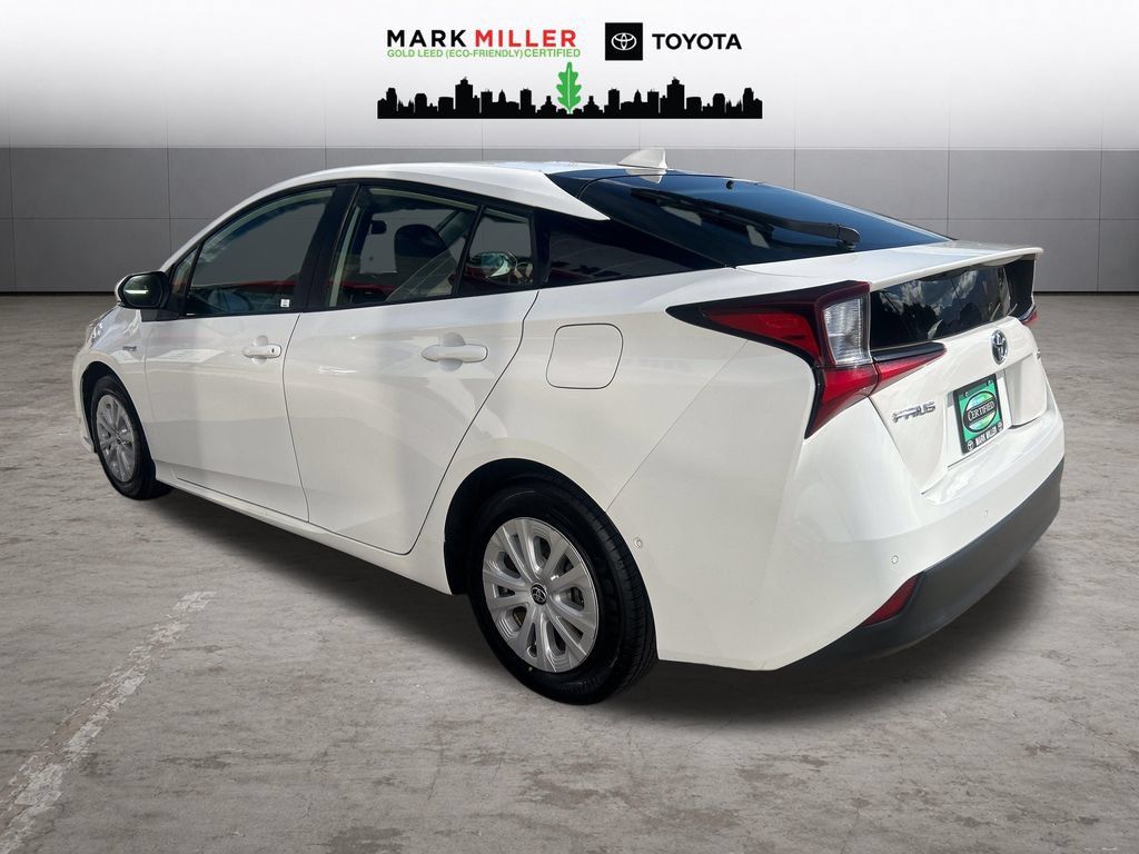 Used 2022 Toyota Prius LE FWD image 3