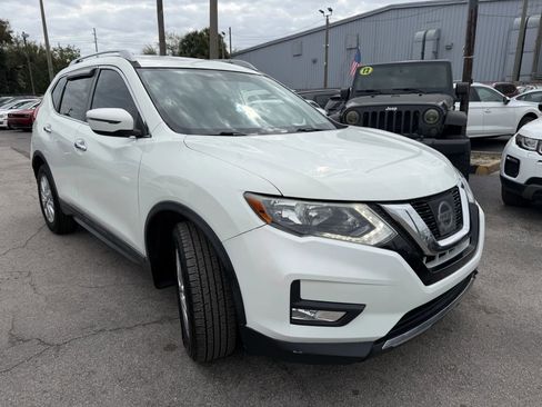 Used 2017 Nissan Rogue SV FWD image 3