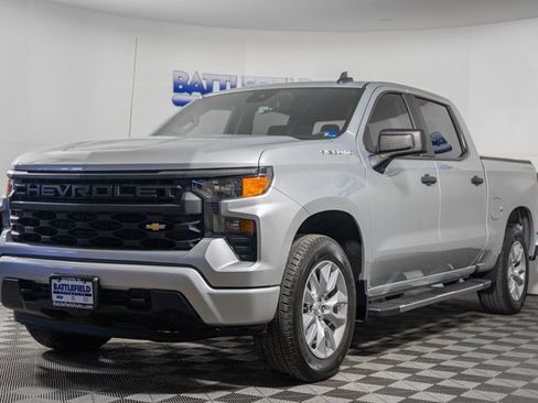Used 2022 Chevrolet Silverado 1500 Custom image 3