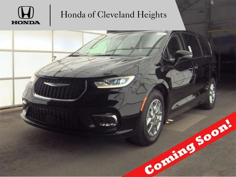 Used 2024 Chrysler Pacifica Touring-L image 1