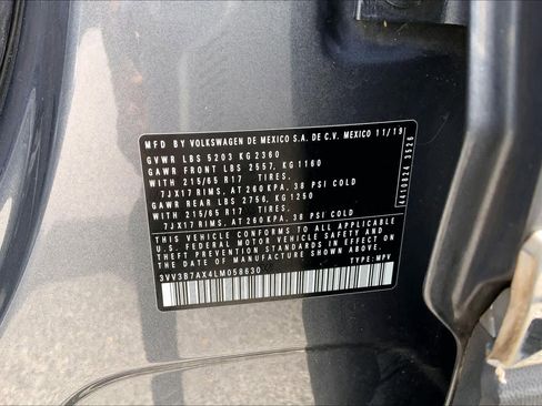 Used 2020 Volkswagen Tiguan SE image 33