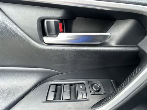Used 2021 Toyota RAV4 XLE image 15