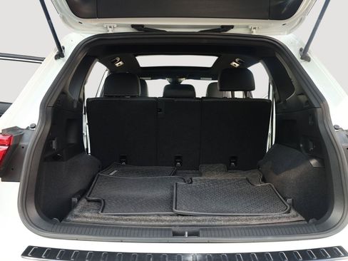 Used 2023 Volkswagen Tiguan SE R-Line AWD/4WD image 18
