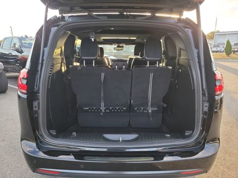 Certified 2025 Chrysler Pacifica Limited image 8