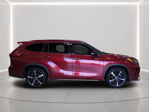 Used 2021 Toyota Highlander XSE AWD/4WD image 6