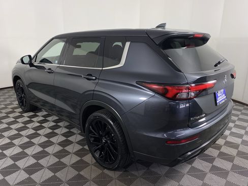 Used 2024 Mitsubishi Outlander SE Black Edition AWD/4WD image 11