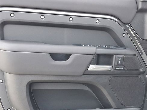 New 2025 Land Rover Defender 110 S image 7