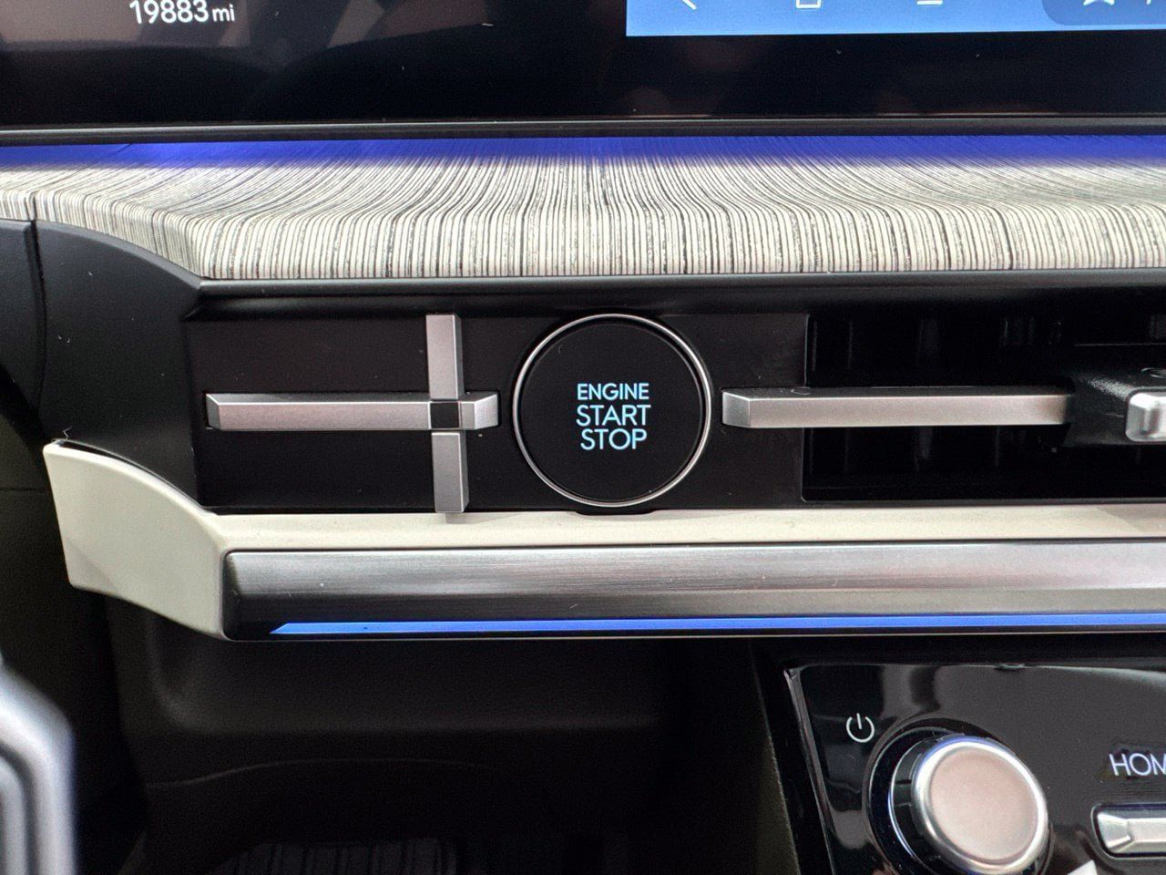 Used 2025 Hyundai Santa Fe Calligraphy AWD/4WD image 25