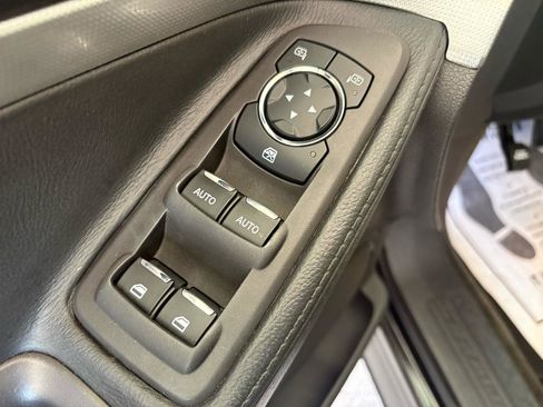 Used 2015 Ford Explorer XLT w/ Equipment Group 202B FWD image 10