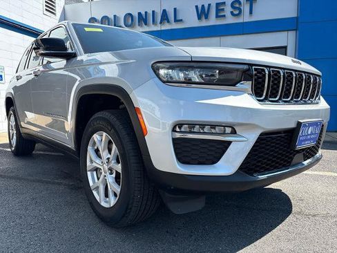 Used 2023 Jeep Grand Cherokee Limited AWD/4WD image 3