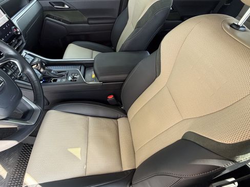 Used 2025 Lexus GX 550 AWD/4WD image 16