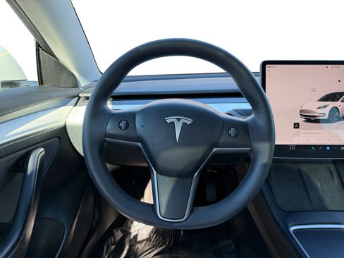 Used 2023 Tesla Model 3 Standard Range image 12