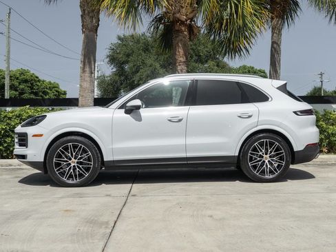 Used 2024 Porsche Cayenne AWD/4WD image 3