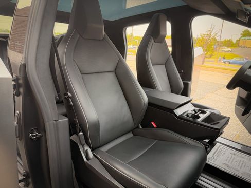 Used 2024 Tesla Cybertruck Cyberbeast AWD/4WD image 29