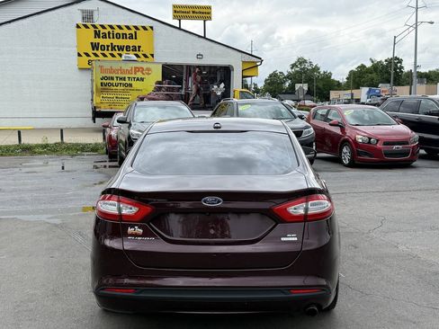 Used 2013 Ford Fusion SE FWD image 4