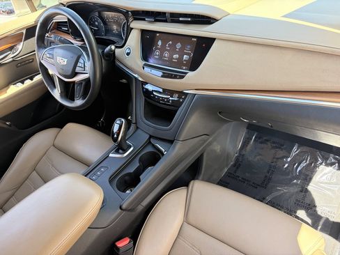 Used 2017 Cadillac XT5 Platinum AWD/4WD image 12