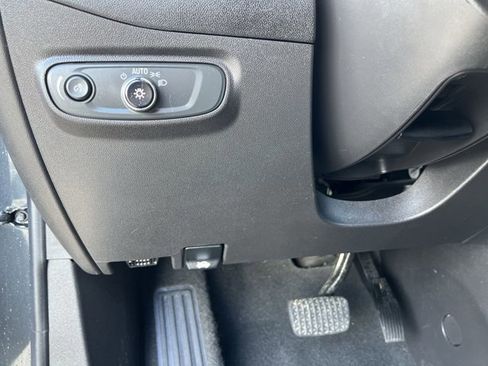 Used 2023 Chevrolet Equinox LT image 18