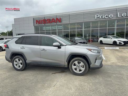 Used 2020 Toyota RAV4 XLE w/ Convenience Package FWD image 1