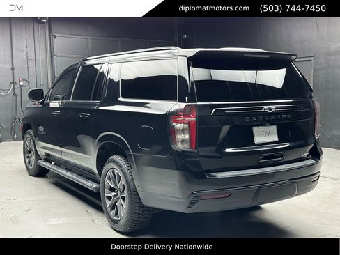 Used 2023 Chevrolet Suburban Z71 image 5