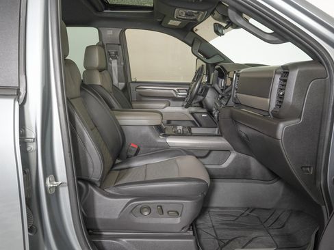 Used 2024 Chevrolet Silverado 2500 ZR2 w/ Technology Package image 10