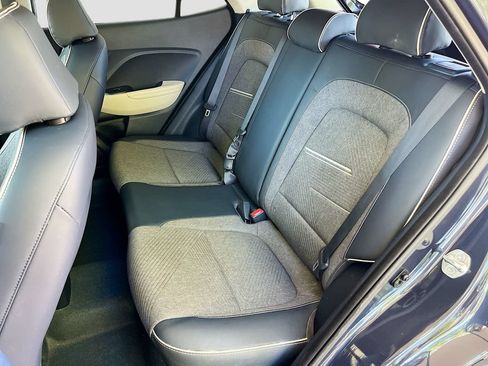 Used 2024 Hyundai Venue Limited FWD image 24