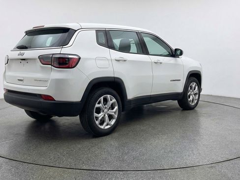 Used 2025 Jeep Compass Latitude AWD/4WD image 9