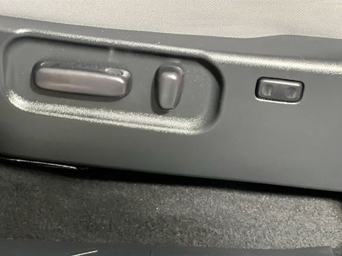 Used 2022 Toyota Tacoma SR5 w/ Technology Package image 15