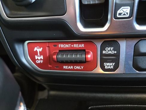 Used 2024 Jeep Wrangler Unlimited Rubicon w/ XTREMEE 35" Tire Package image 11