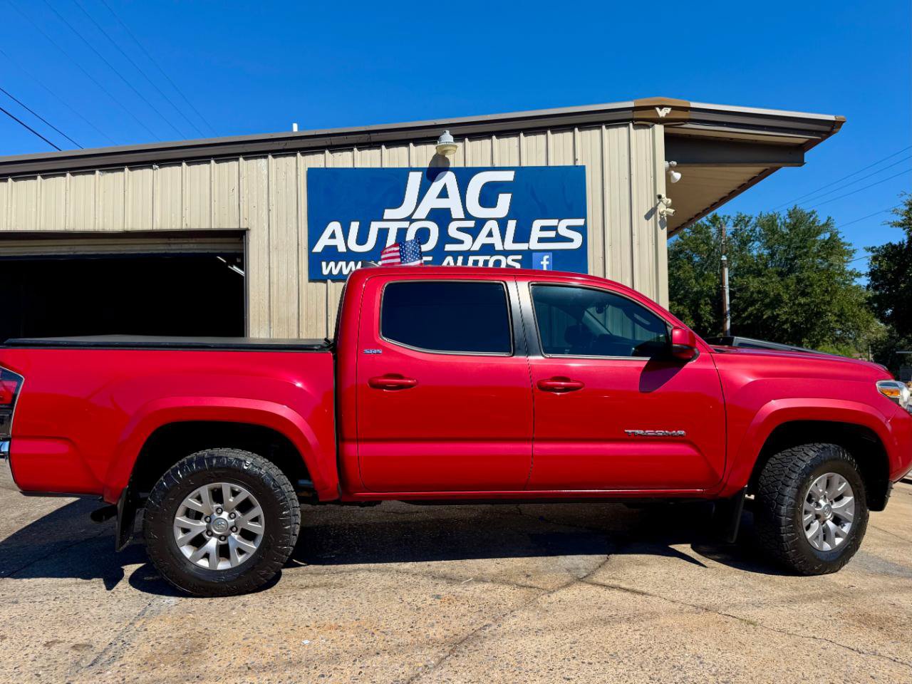 Used 2019 Toyota Tacoma SR5 AWD/4WD image 9