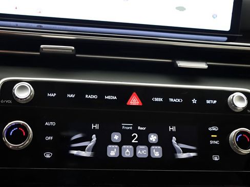 Certified 2025 Genesis GV80 2.5T Standard AWD/4WD image 20
