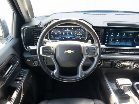Used 2022 Chevrolet Silverado 1500 LTZ AWD/4WD image 2