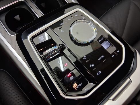 New 2026 BMW 740i w/ Premium Package image 14