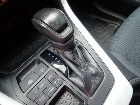 Used 2020 Toyota RAV4 LE w/ Carpet Mat Package AWD/4WD image 24