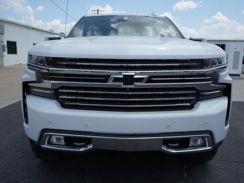 Used 2020 Chevrolet Silverado 1500 High Country w/ Technology Package AWD/4WD image 8