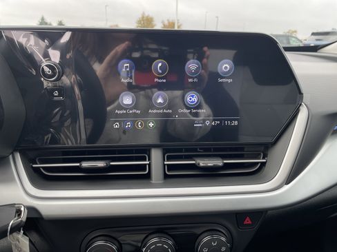 Certified 2025 Chevrolet Trax LS image 29