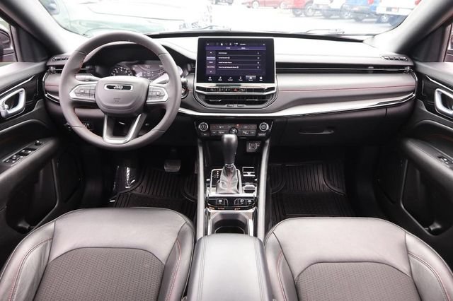 Used 2025 Jeep Compass Trailhawk AWD/4WD image 20