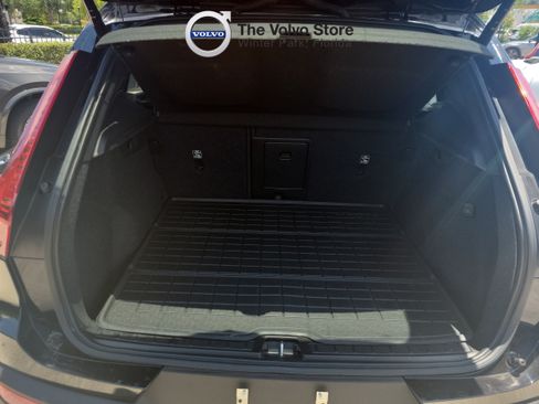 Used 2021 Volvo XC40 T5 R-Design w/ Advanced Package AWD/4WD image 10