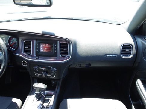 Used 2015 Dodge Charger SE w/ Power Sunroof Group AWD/4WD image 39