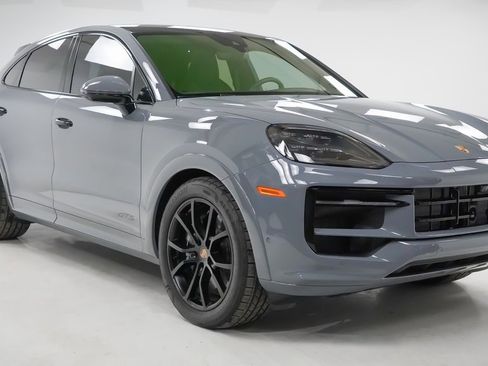 Certified 2025 Porsche Cayenne GTS image 8
