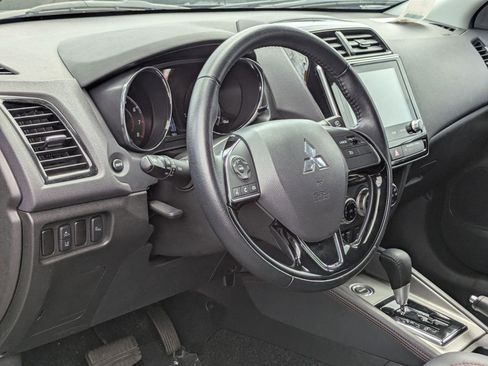Used 2025 Mitsubishi Outlander Sport SE AWD/4WD image 14