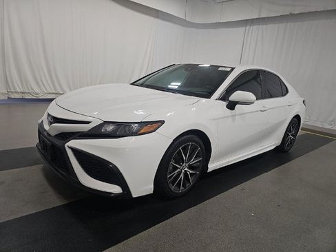 Used 2022 Toyota Camry SE w/ Carpet Mat Package (TMS) FWD image 3