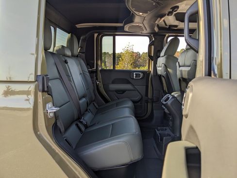 New 2026 Jeep Gladiator Mojave image 44