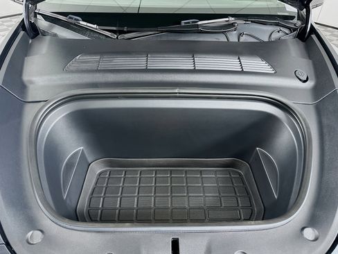 Used 2024 Tesla Model Y Long Range image 33