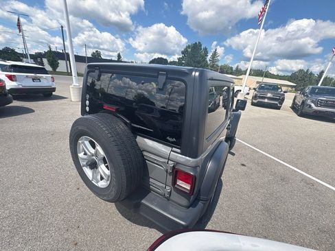 Used 2020 Jeep Wrangler Sport AWD/4WD image 3