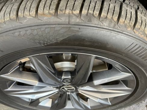 Used 2022 Volkswagen Tiguan SE FWD image 28