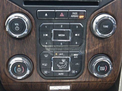 Used 2014 Ford F150 Lariat w/ Equipment Group 502A Luxury AWD/4WD image 27