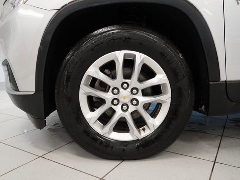 Used 2018 Chevrolet Traverse LT image 15