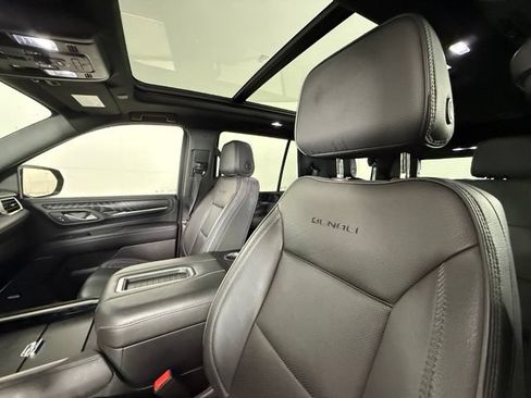 Used 2024 GMC Yukon Denali RWD image 7