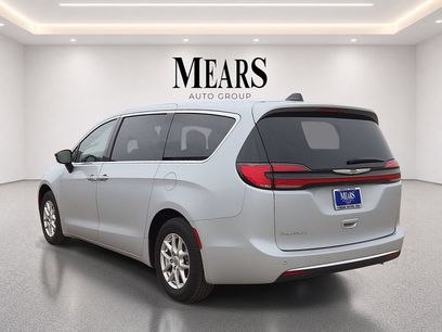 Used 2024 Chrysler Pacifica Touring-L